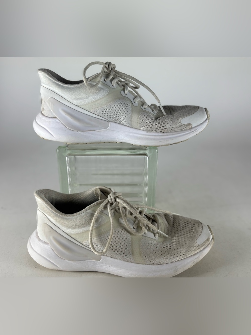 Lululemon BlissFeel Run white sneakers women’s 6